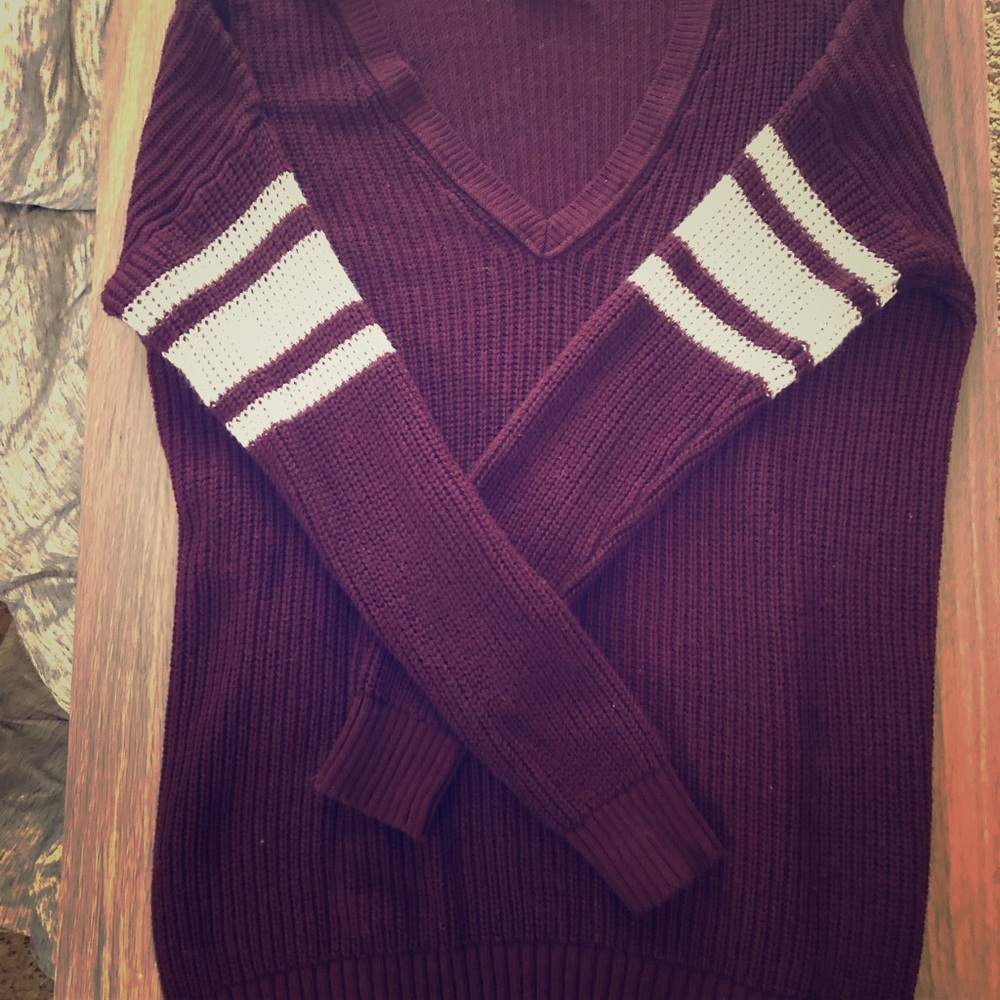 American Eagle maroon sweater size small